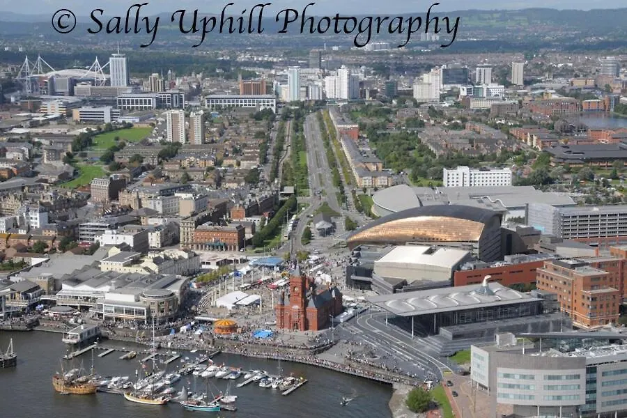 Cosy 2-Bed Apartment In Penarth Town Flat 1 Cardiff 0*,