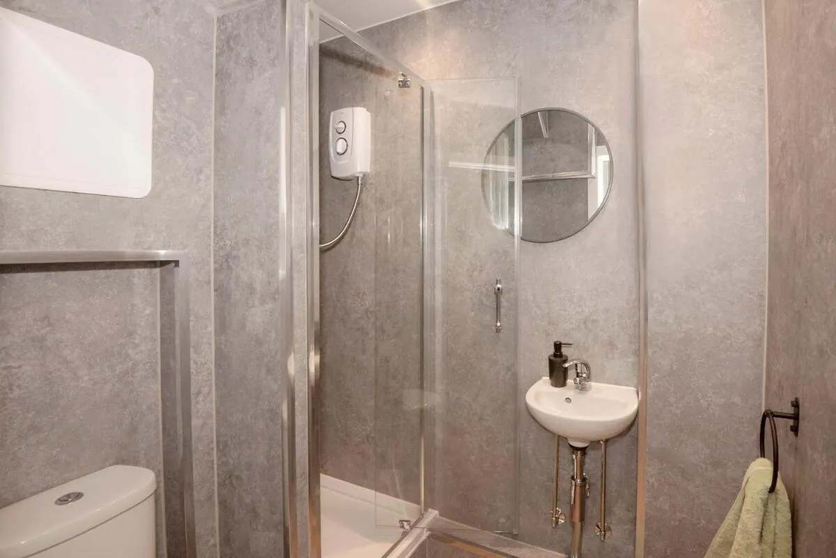 Cosy 2-Bed Apartment In Penarth Town Flat 1 Cardiff